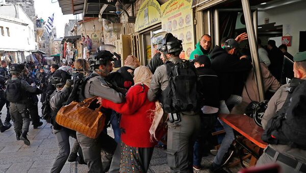 Столкновения израильской полиции и протестующих мусульман начались в Старом городе в Иерусалиме