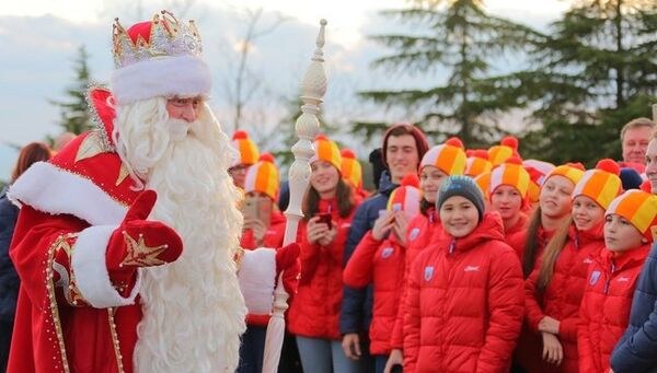 Дед Мороз из Великого Устюга посетил МДЦ Артек