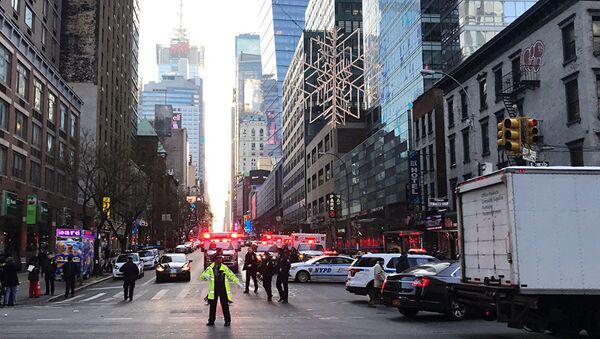 Полицейские в районе взрыва в Нью-Йорке. 11 декабря 2017