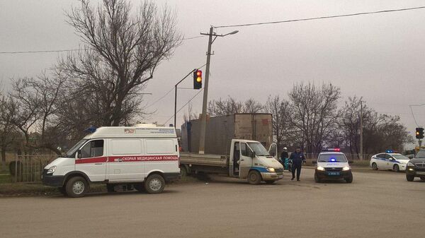 ДТП в Саках с участием грузового автомобиля КамАЗ и бортового грузовика Mersedes ДТП в Саках с участием грузового автомобиля КамАЗ и бортового грузовика Mersedes