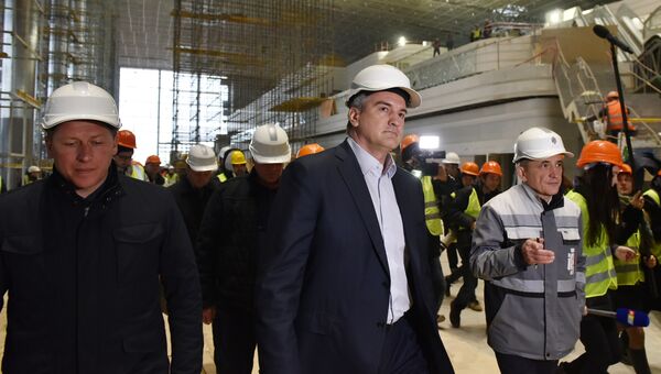 Глава Республики Крым Сергей Аксенов (в центре) посетил новый терминал аэропорта Симферополь