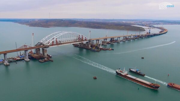 Завершено сооружение пролетов Крымского моста под автодорогу