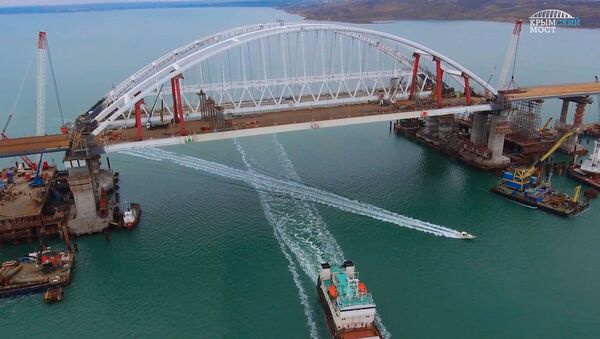 Завершено сооружение пролетов Крымского моста под автодорогу