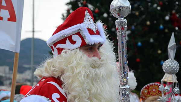 Дед Мороз на восьмом ежегодном Мороз-параде в Ялте