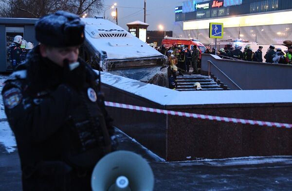 На западе Москвы автобус въехал в подземный переход На западе Москвы автобус въехал в подземный переход