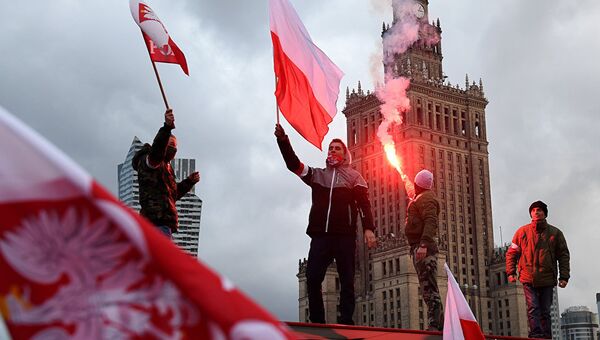Участники демонстрации в честь Дня независимости в Варшаве, Польша