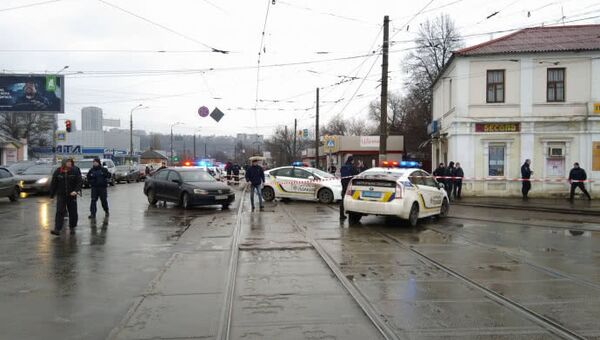 Правоохранители возле отделения Укрпочты в Харькове