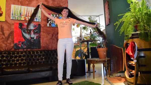 Аргентинская Рапунцель отрастила полутораметровую косу за 10 лет
