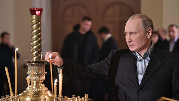 Президент РФ Владимир Путин посетил Рождественское богослужение