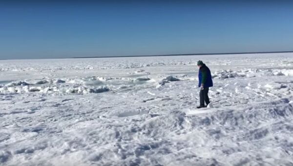Житель Массачусетса снял на видео замерзший океан