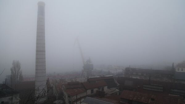 Туман в Севастополе. Вид на Севморзавод
