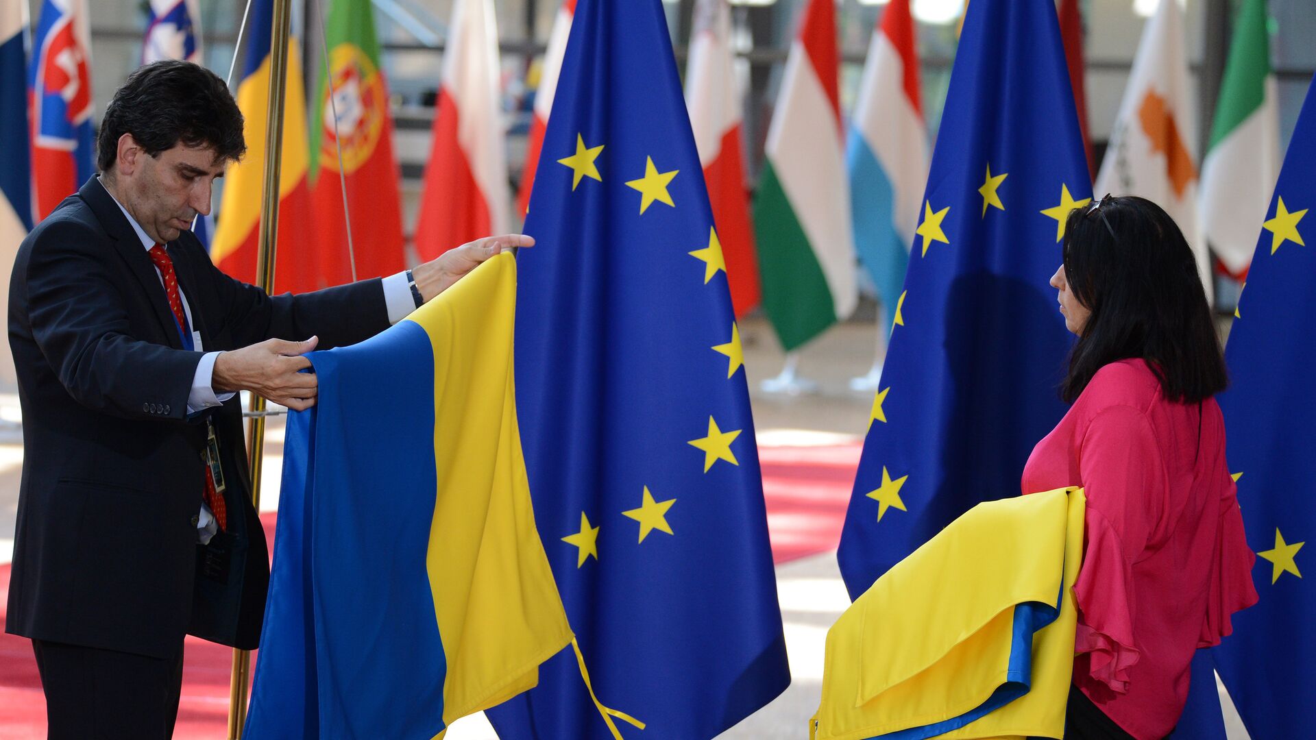 Флаги Украины и ЕС на саммите в Брюсселе. Архивное фото - РИА Новости, 1920, 28.09.2023