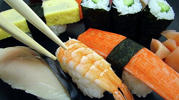 В суши часто добавляют сырую рыбу