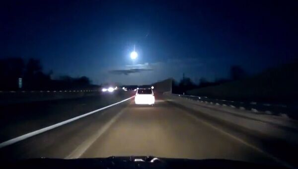 Автомобилист в Мичигане снял на видео момент падения метеорита