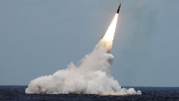 Пуск ракеты подводного базирования Trident