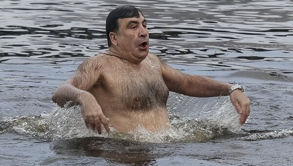 Михаил Саакашвили во время крещенских купаний в Днепре ,Киев