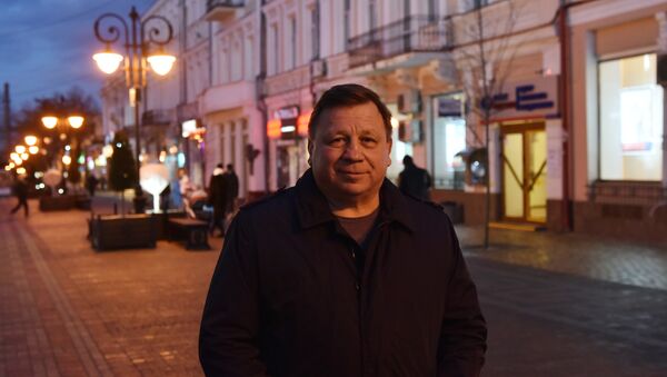 Глава администрации города Симферополя Игорь Лукашев в центре города