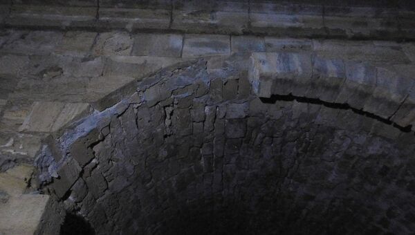 Частичное обрушение обрамления арки крепости Ени-Кале