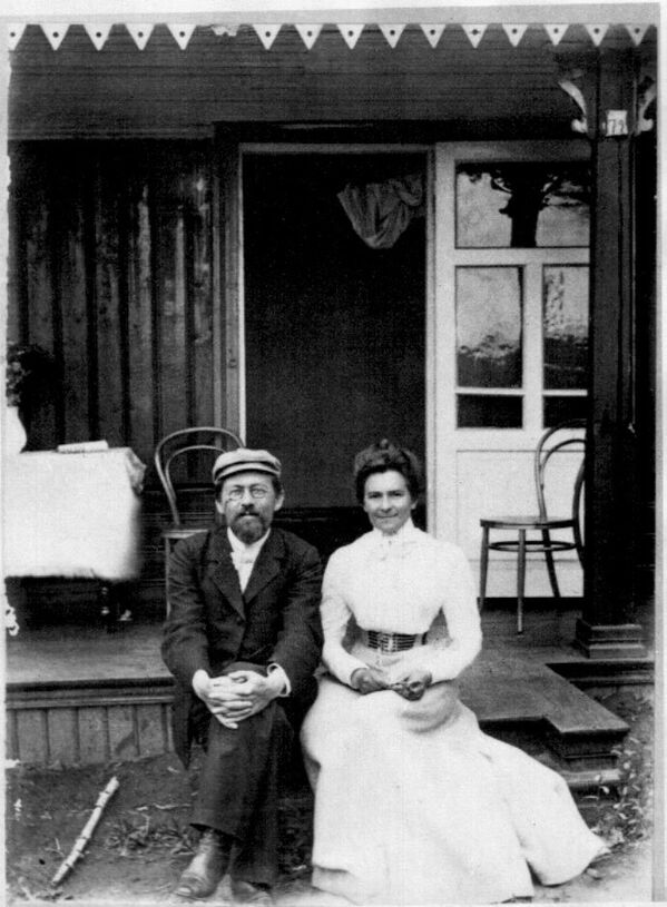 А. П. Чехов с женой О. Л. Книппер. 1901  год.