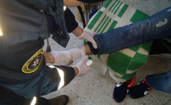 Оказание помощи пострадавшему на Чатыр-Даге мужчине Оказание помощи пострадавшему на Чатыр-Даге мужчине