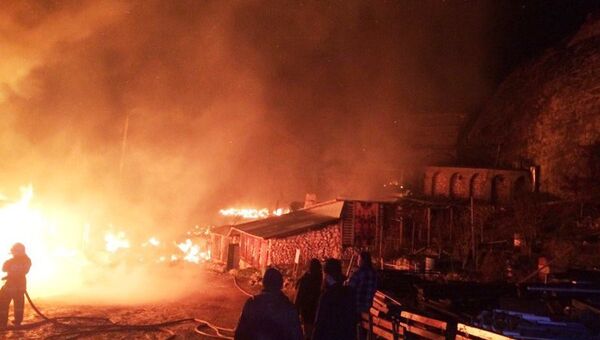 Тушение пожара на территории Свято-Успенского мужского монастыря под Бахчисараем