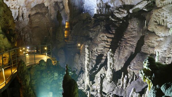 Пещера Эмине-Баир-Хосар в Крыму Пещера Эмине-Баир-Хосар в Крыму