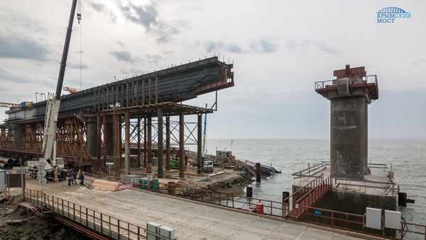 Строители приступили к устройству железнодорожных пролетов Крымского моста
