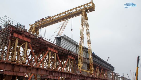 Строители приступили к устройству железнодорожных пролетов Крымского моста