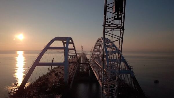Как сейчас выглядит строительство Крымского моста. Видео с коптера