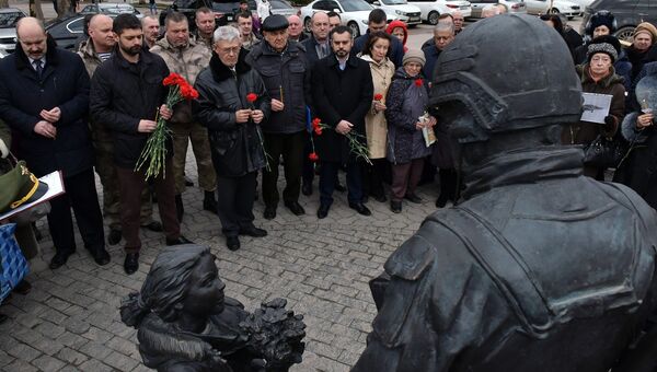 Акция в Симферополе в память о погибшем в Сирии пилоте штурмовика Су-25 Романе Филипове