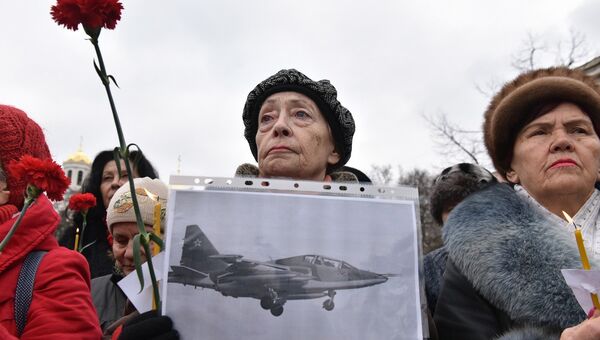Акция в Симферополе в память о погибшем в Сирии пилоте штурмовика Су-25 Романе Филипове