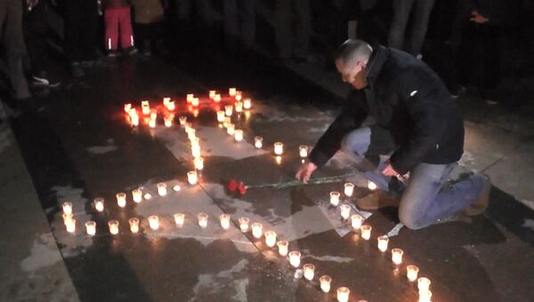 В Севастополе из свечей выложили самолет в память о погибшем в Сирии пилоте