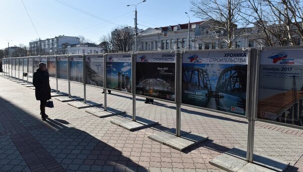 Выставка Крымский мост – Стройка века на площади Ленина в Симферополе