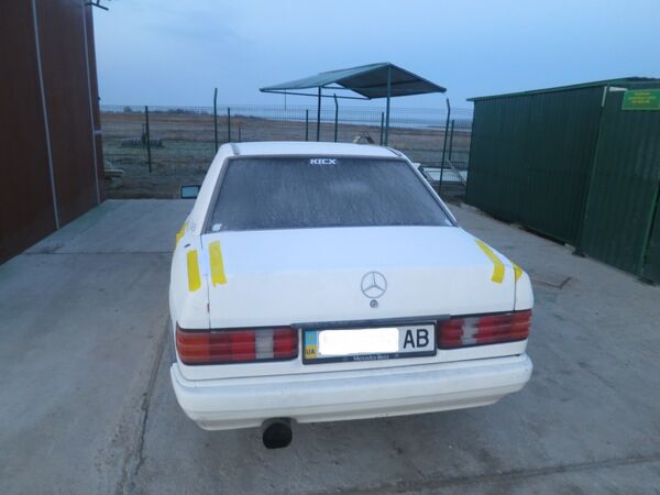 Автомобиль, в котором гражданин Украины пытался провезти наркотики в Крым Автомобиль, в котором гражданин Украины пытался провезти наркотики в Крым