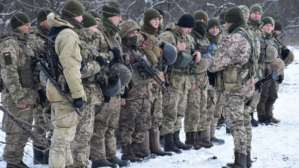 Военнослужащие ВСУ на линии разграничения в Донбассе