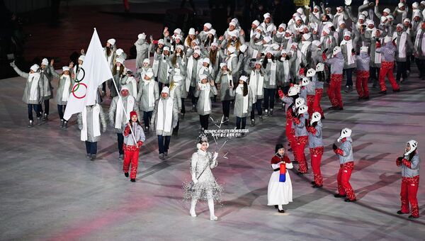 Российские спортсмены во время парада атлетов на церемонии открытия XXIII зимних Олимпийских игр в Пхенчхане