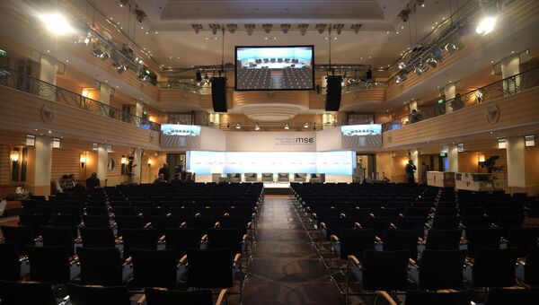 Конференц-зал во время подготовки к Мюнхенской международной конференции по безопасности MCSC