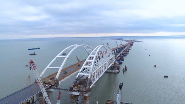 Вид на Крымской мост. Съемка с коптера