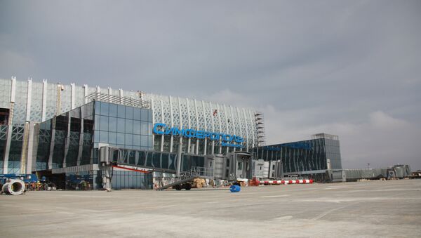 Телескопический трап в стиле Звездный войн в новом терминале аэропорта Симферополь
