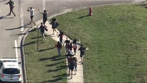 Трагедия во Флориде: школьники рассказали, как убегали от стрелка