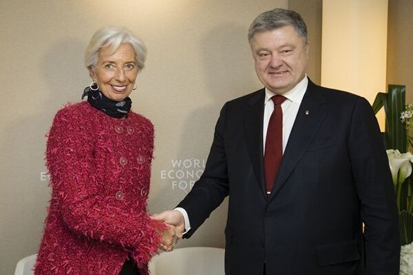 Директор-распорядитель МВФ Кристин Лагард и президент Украины Петр Порошенко на Всемирном экономическом форуме в Давосе. 25 января 2018 Директор-распорядитель МВФ Кристин Лагард и президент Украины Петр Порошенко на Всемирном экономическом форуме в Давосе. 25 января 2018