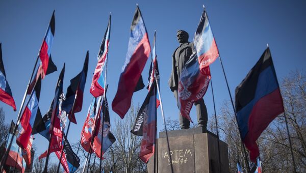 Флаги ДНР. Архивное фото