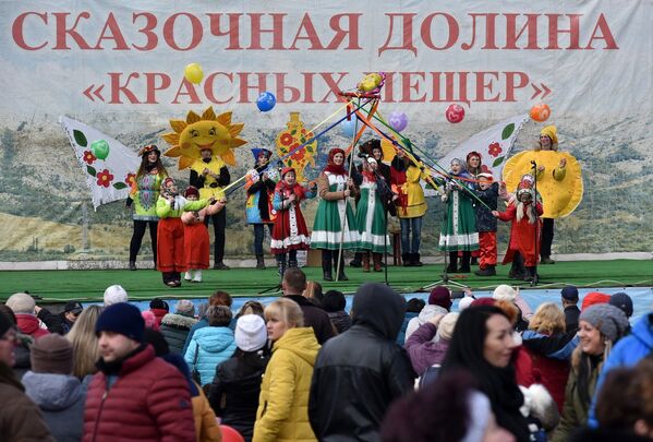 Празднование Масленицы в Сказочной долине Красных пещерах в Крыму