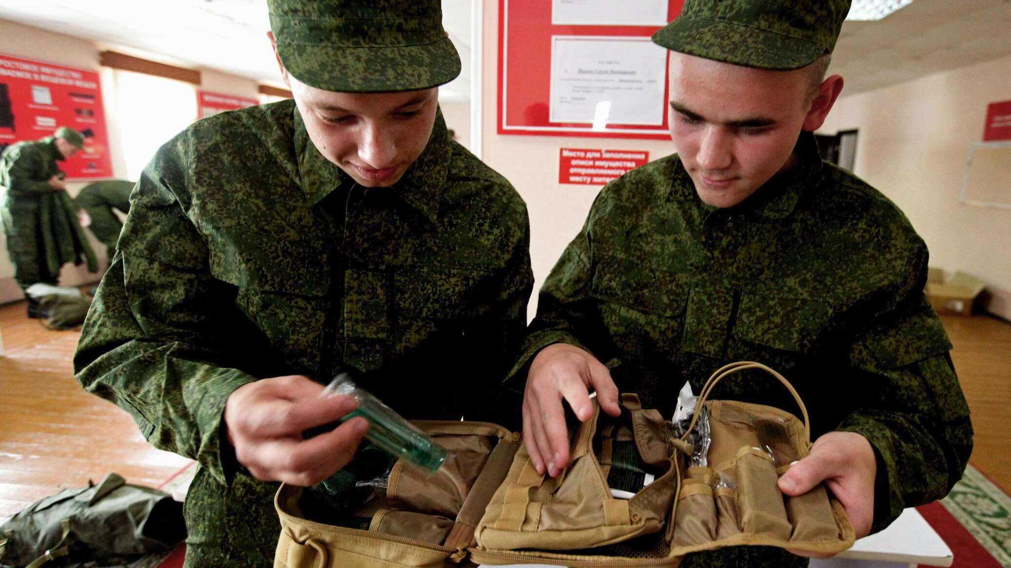 Список призывников на службу. Быт военнослужащих. Военнослужащие призывники.