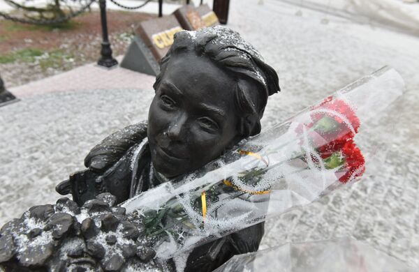 Возложение цветов к памятнику Вежливым людям в Симферополе Возложение цветов к памятнику Вежливым людям в Симферополе