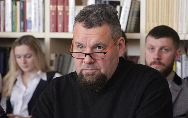 Глава Союза писателей ЛНР Глеб Бобров Глава Союза писателей ЛНР Глеб Бобров