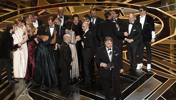Гильермо дель Торо получил Оскар за лучший фильм года