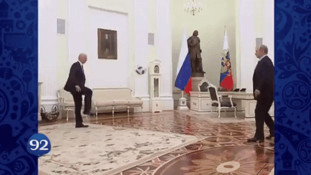 Путин и Инфантино играют в мяч в Кремле