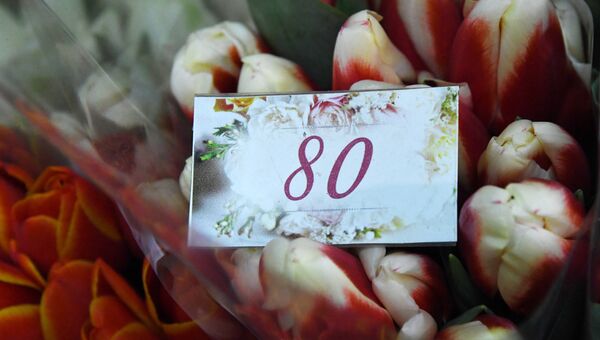 Продажа цветов в канун 8 марта в Симферополе