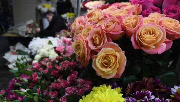 Продажа цветов в канун 8 марта в Симферополе
